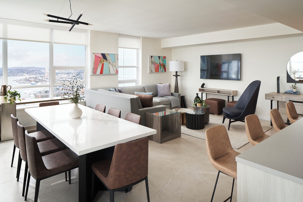 Suite, 3 Bedrooms (Sky)