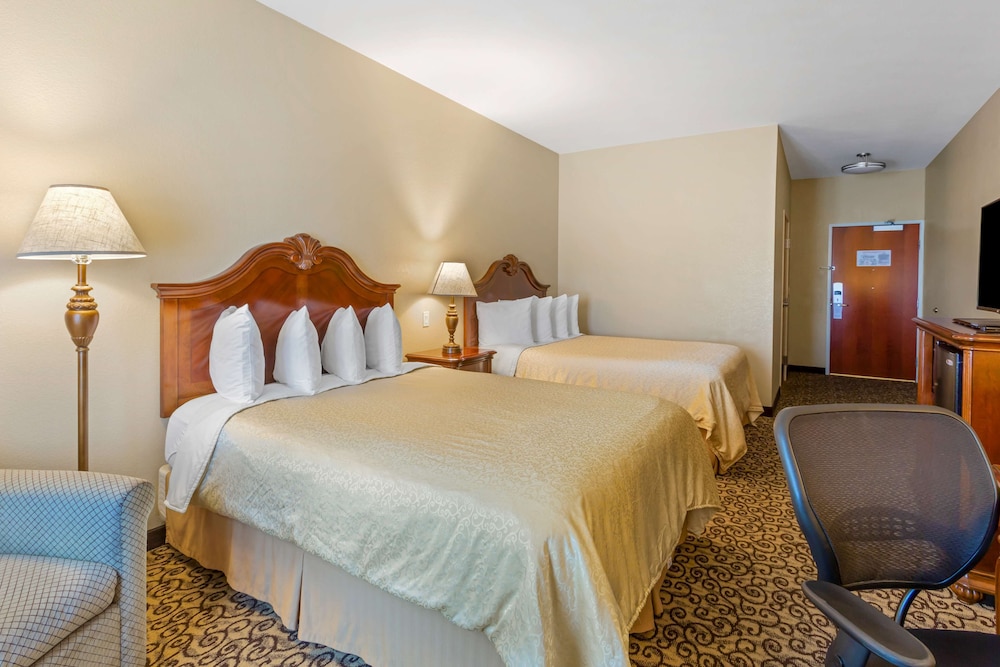 Suite, Multiple Beds, Accessible, Non Smoking (with Sofabed) photo 3