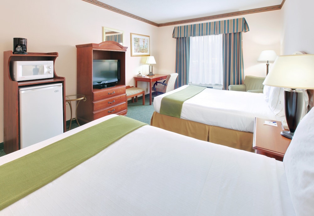 Standard Room, 2 Queen Beds - Photo 3
