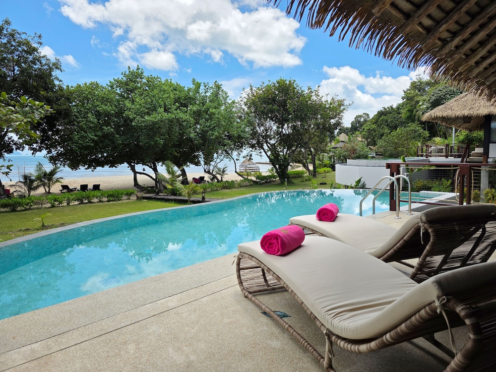 One Bedroom Beachfront Pool Villa - Photo 3