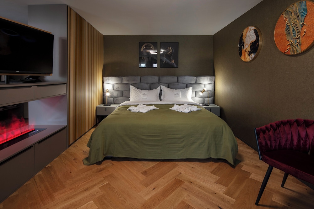 Deluxe Suite, Balcony
