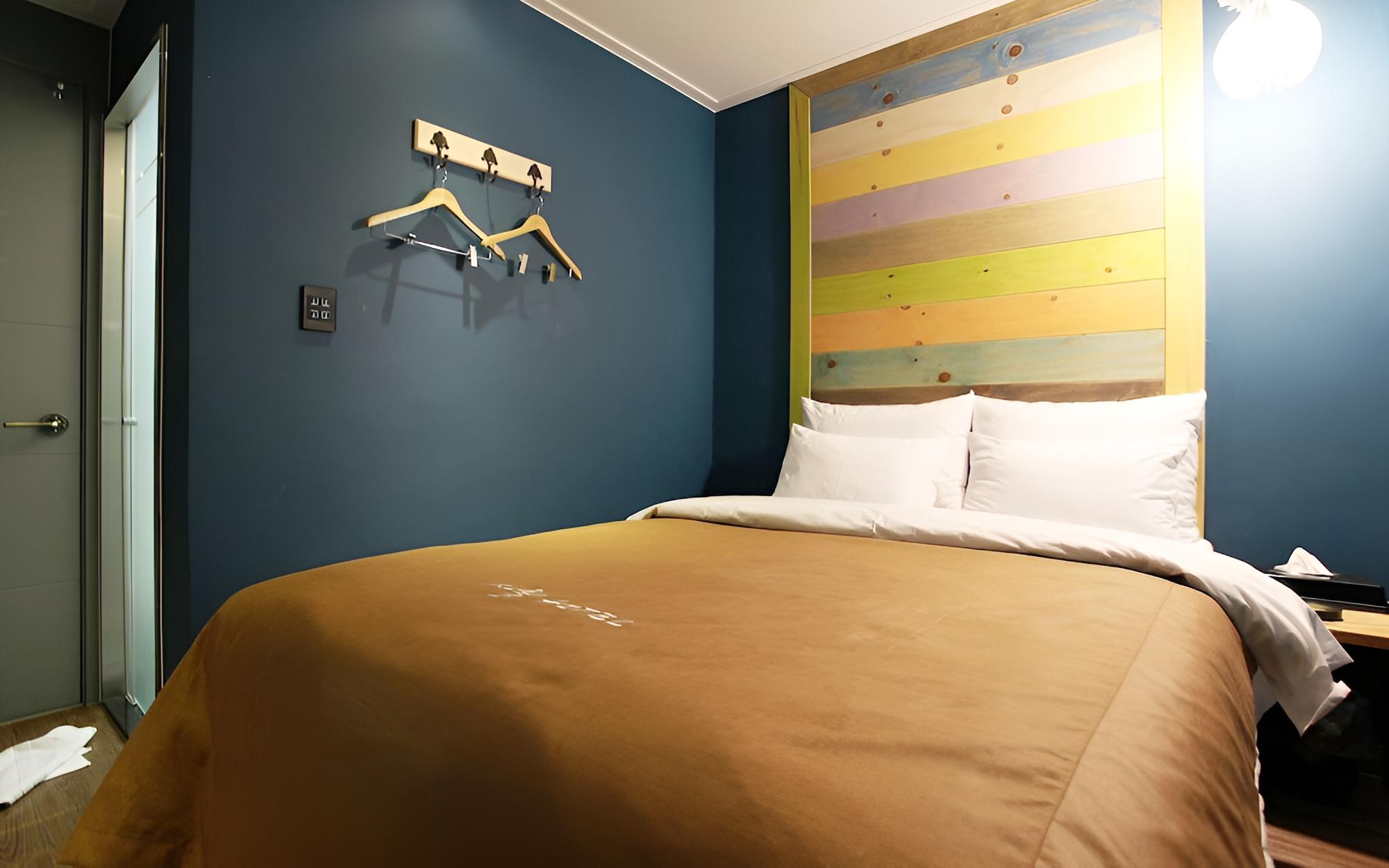 Room (A Type) - Photo 5