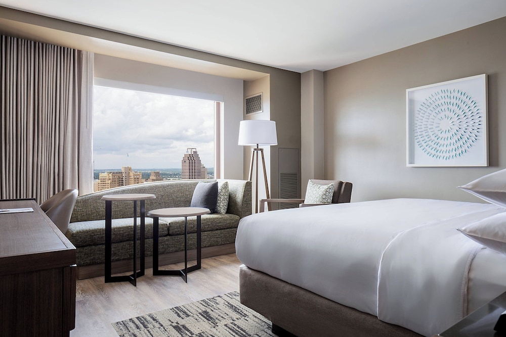 Suite, 1 Bedroom - Photo 4