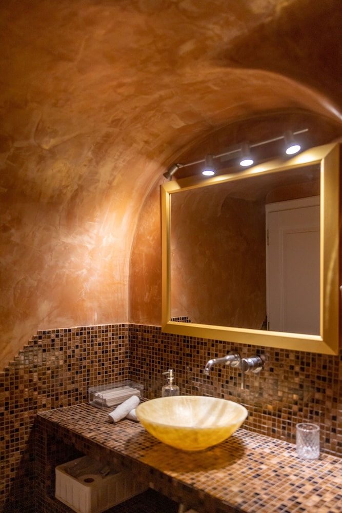 Suite (Golden Echo) - Photo 32