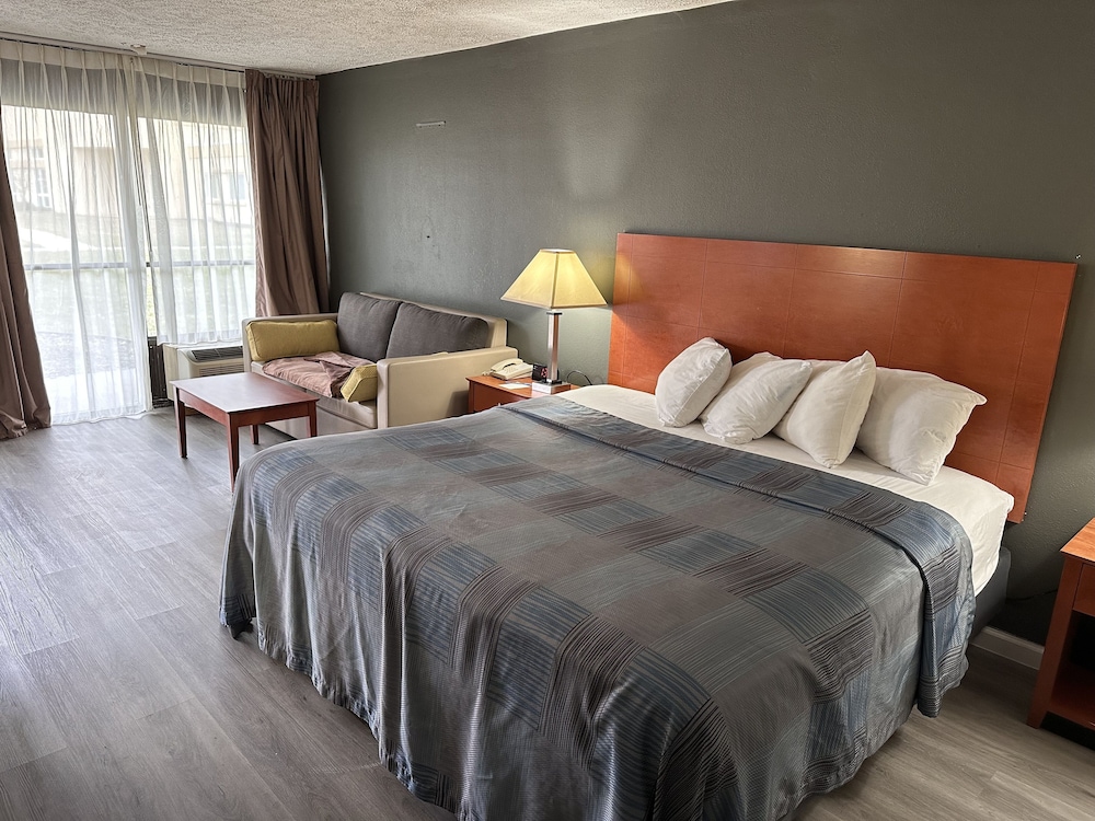 Suite, 1 King Bed with Sofa bed, Non Smoking - Photo 5