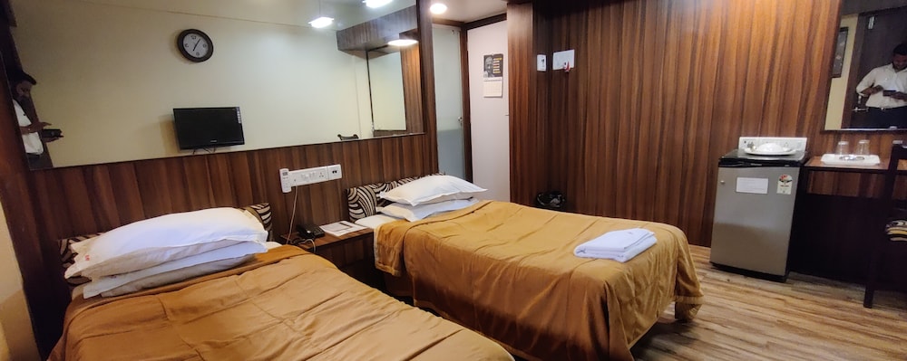 Room - Photo 12