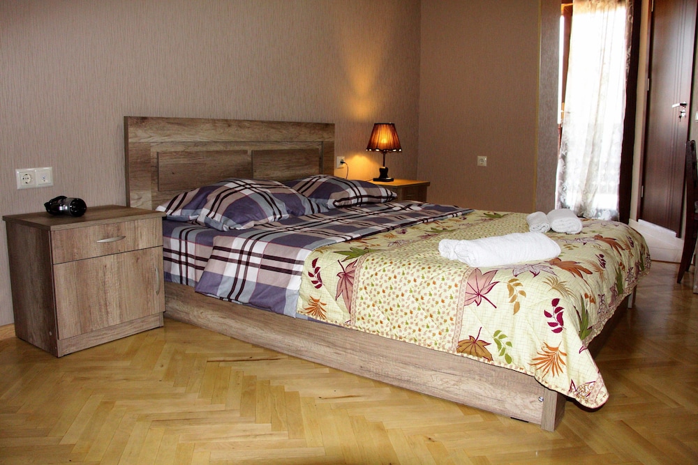 Comfort Double Room, 1 Queen Bed, Balcony, Corner photo 2