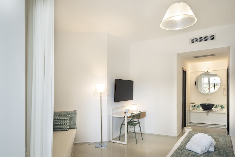 Double Room, Sea View - Photo 9