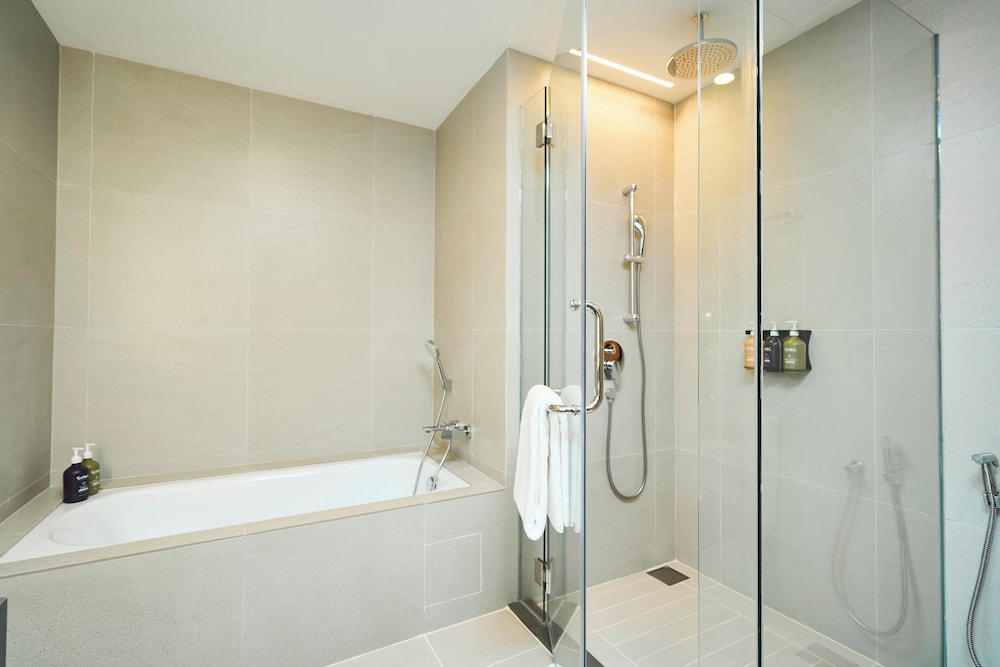 Premium Room, 1 King Bed, Club Lounge Access - Photo 9