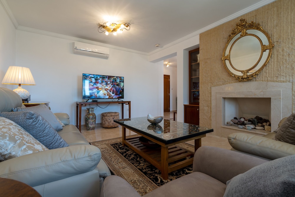 Villa photo 2