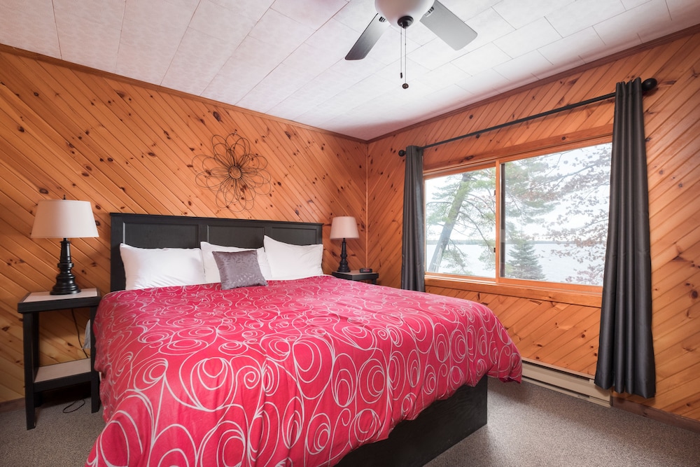 Suite, 1 King Bed, Lake View photo 1