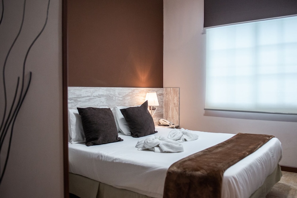 Deluxe Suite, Private Bathroom