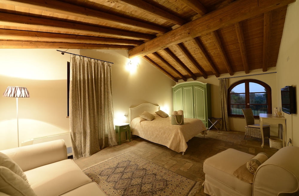 Junior Suite, 1 Double Bed, Ensuite, Hill View photo 1