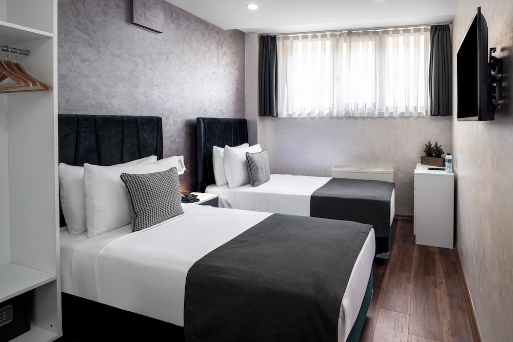 Economy Twin Room photo 1