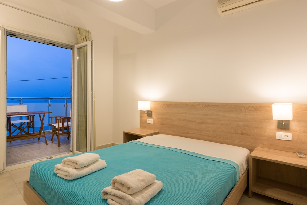 Triple Room, Sea View (Studio)