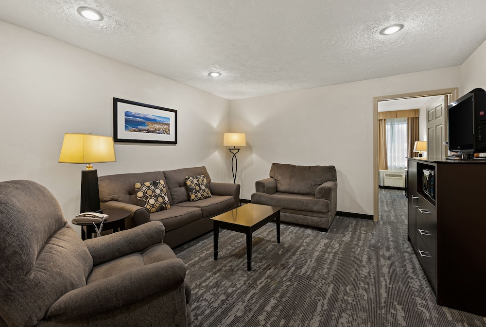 Suite, 1 King Bed, Non Smoking - Photo 4