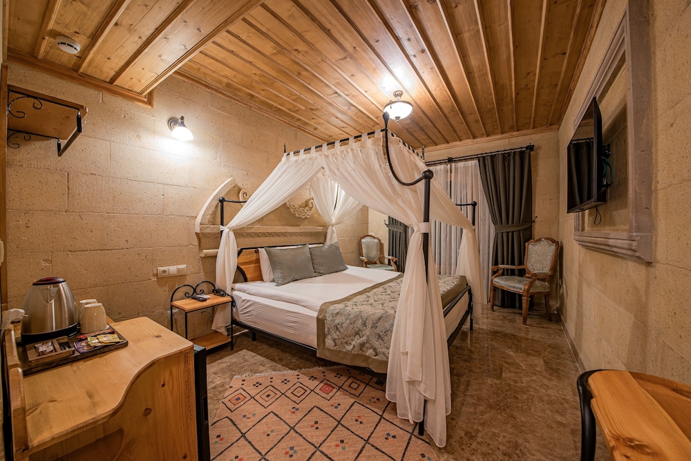 Stone Deluxe Room with Balcony - Photo 17