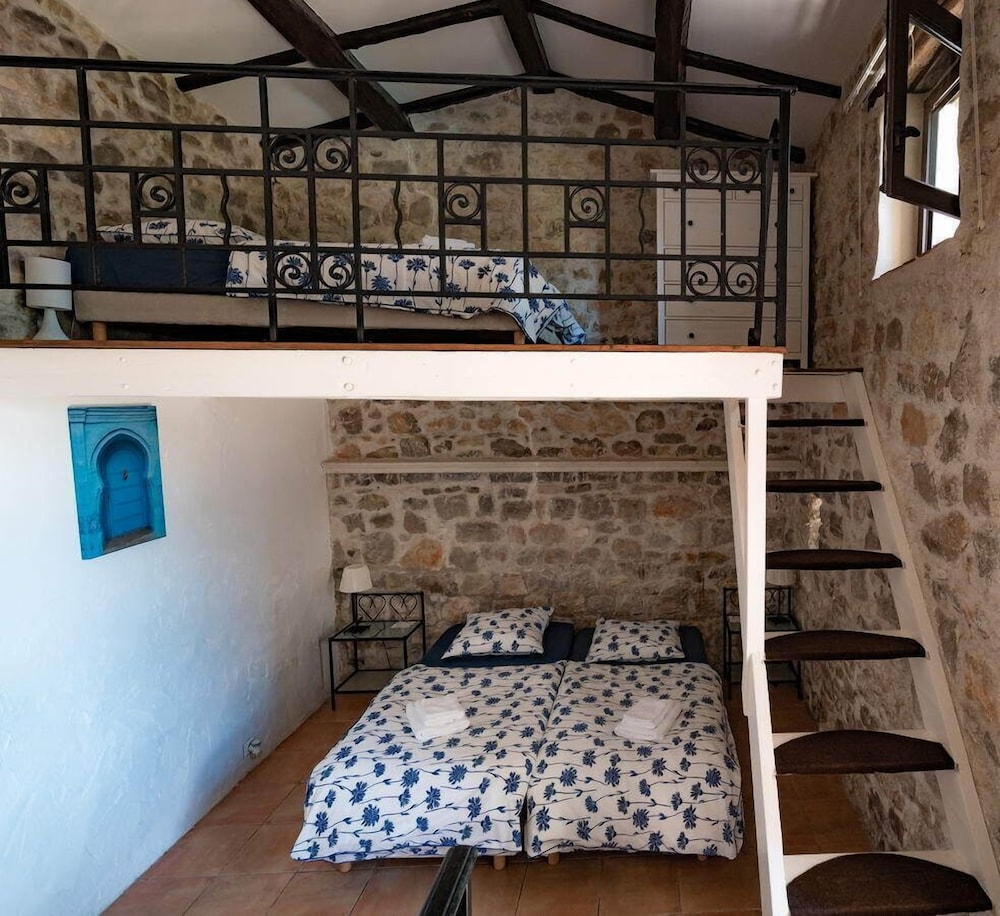 Deluxe Studio Suite