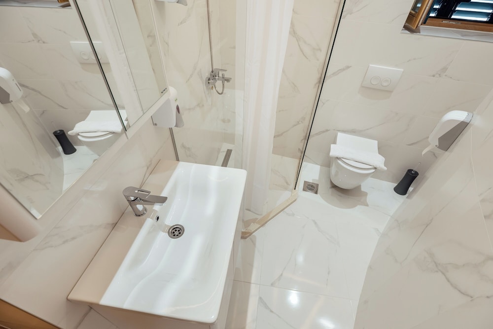 Deluxe Double Room - Photo 5