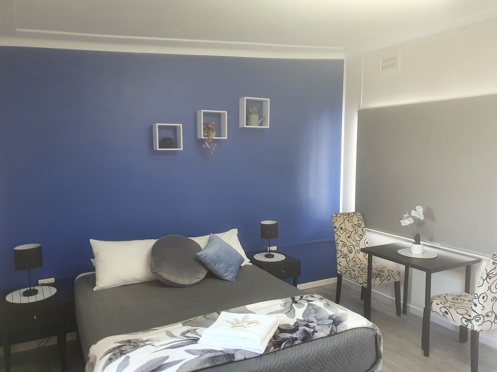 Motel Room photo 3