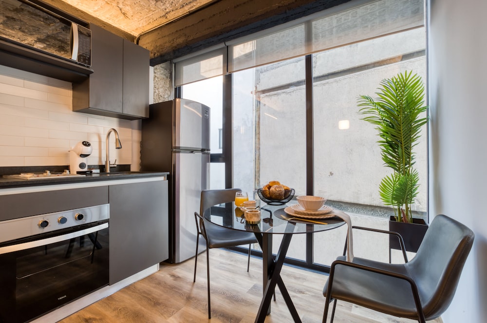Industrial One-Bedroom Apartment photo 3