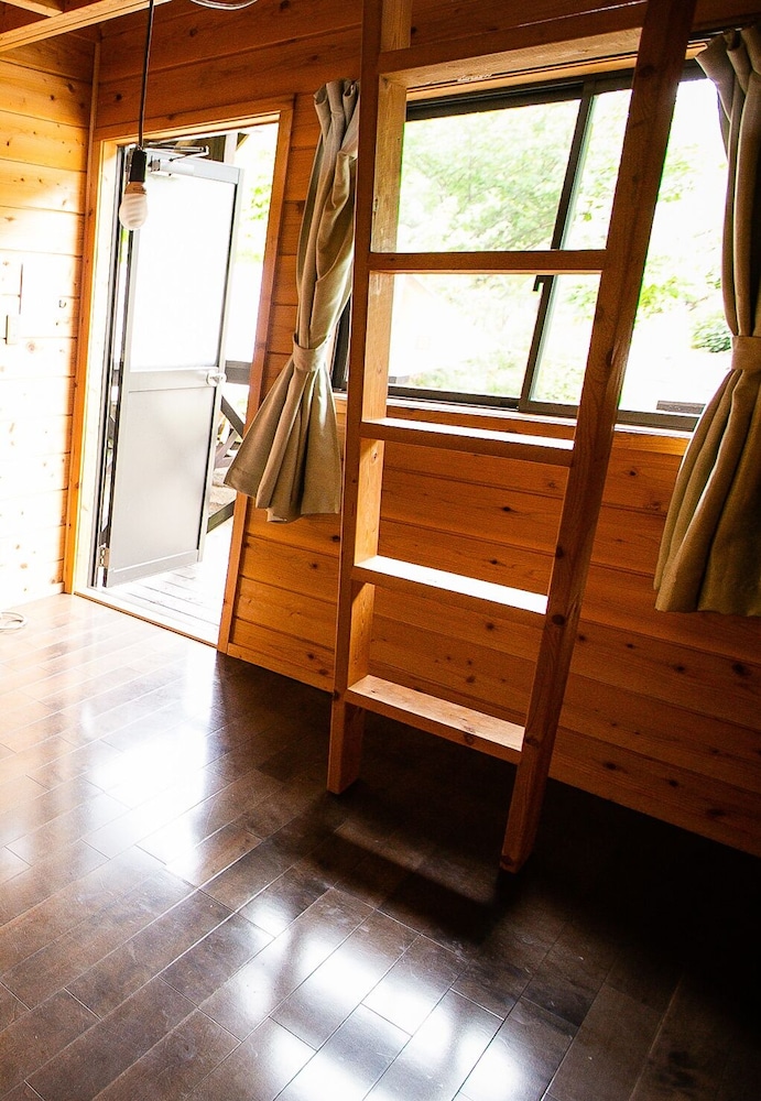 Bungalow (Sleeping bag on floor) photo 1