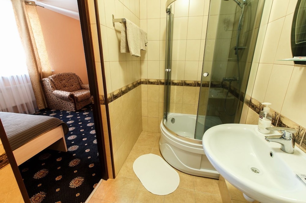 Basic Triple Room photo 3