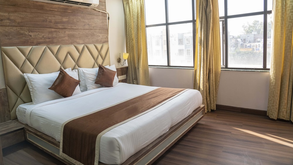 Suite Room - Photo 1
