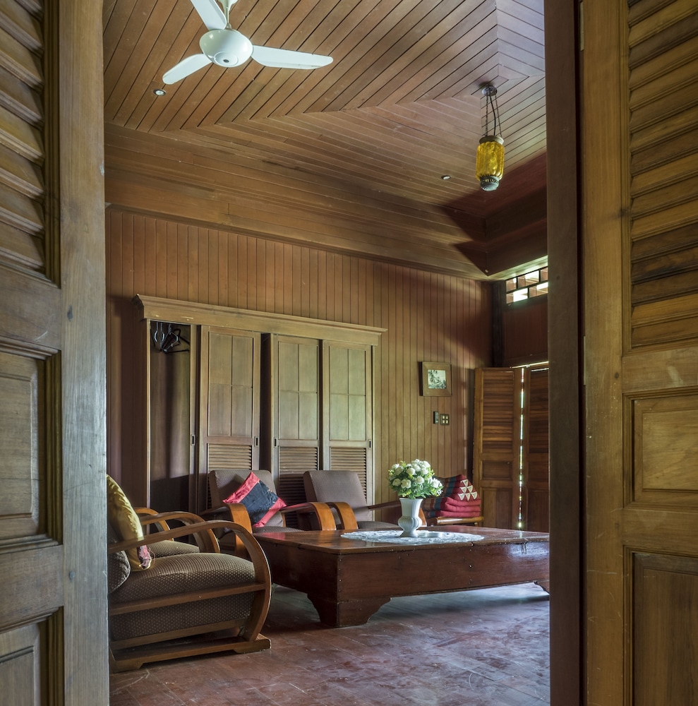 3 Bedroom Baanmai Thai Villa, Free Round-trip Boat Transfer photo 3