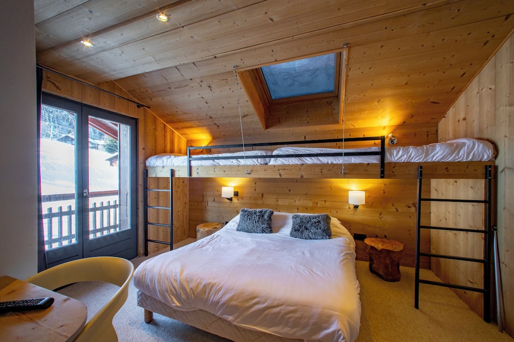Family Quadruple Room, Multiple Beds (Economy)
