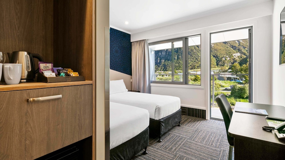 Mt Cook Lodge Room Village View with 1 King Bed photo 3