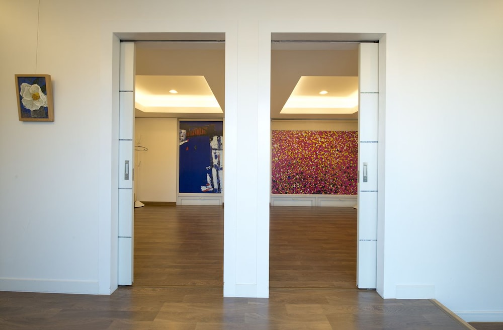 Party Room, Unha - Parking for up to 2 cars