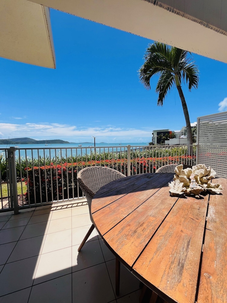 1 Bedroom Water View Spa Apartment - Photo 10
