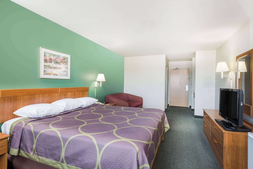 Studio Suite, 1 King Bed, Non Smoking photo 1