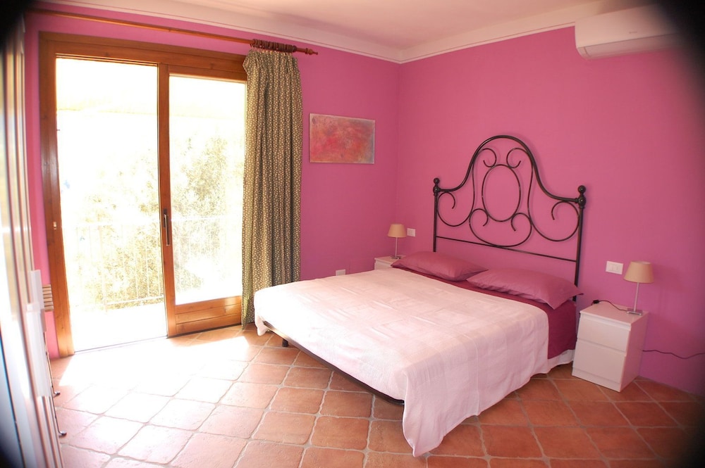Standard Double Room, Shared Bathroom