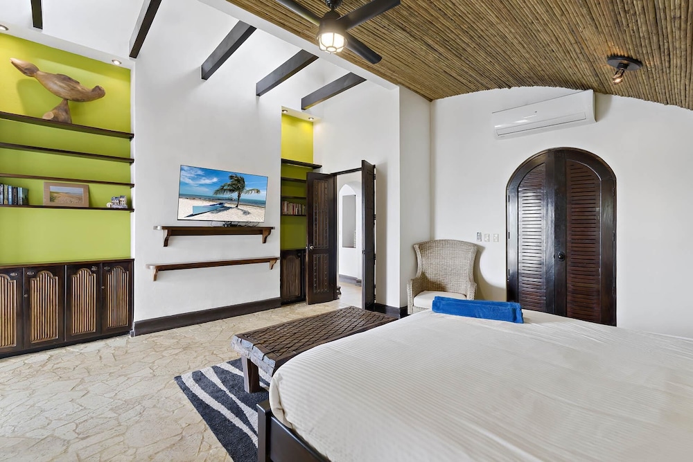 House, 4 Bedrooms, Accessible, Beach View photo 2