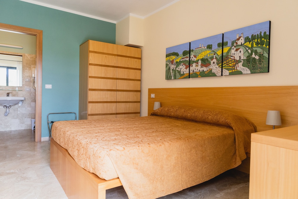 Standard Double or Twin Room photo 1