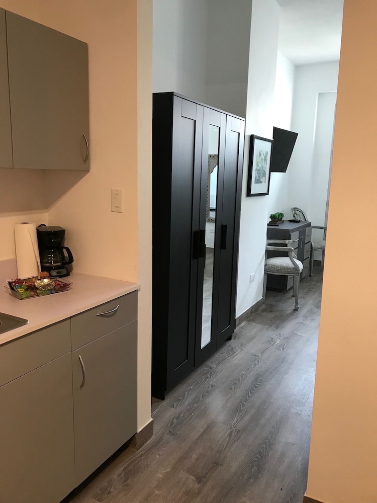 Suite #33 (With Balcony) photo 3