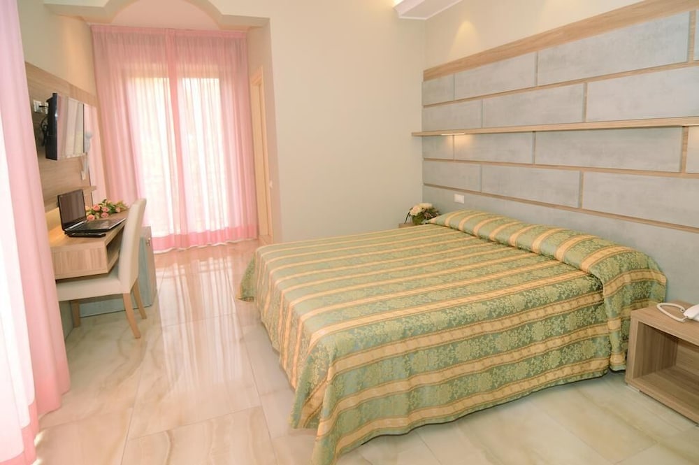 Double or Twin Room, Sea View photo 1
