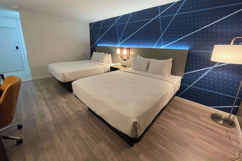 Suite, 2 Queen Beds, Accessible, Non Smoking - Photo 2