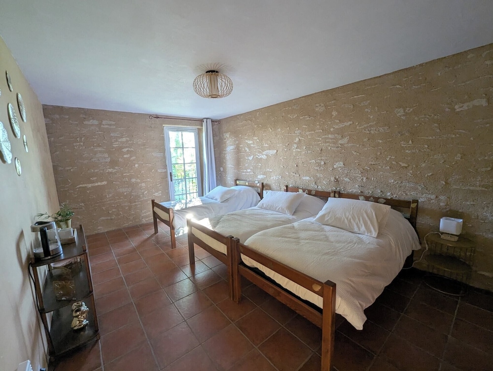 Comfort Triple Room, 3 Twin Beds, Non Smoking, Valley View photo 1