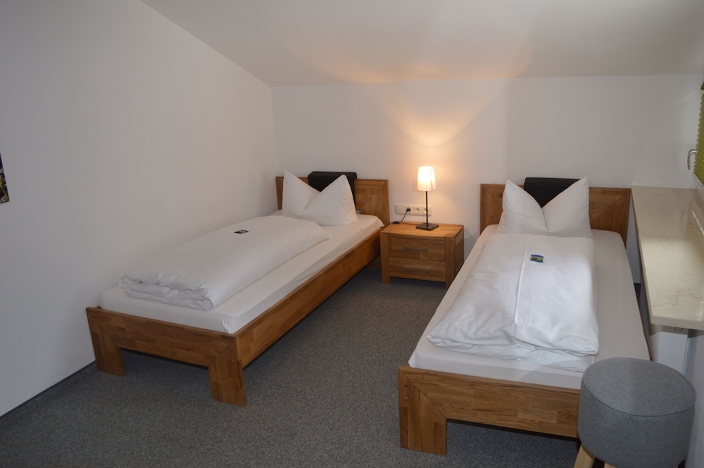 Family Quadruple Room, 2 Bedrooms, Non Smoking, Mountain View photo 2