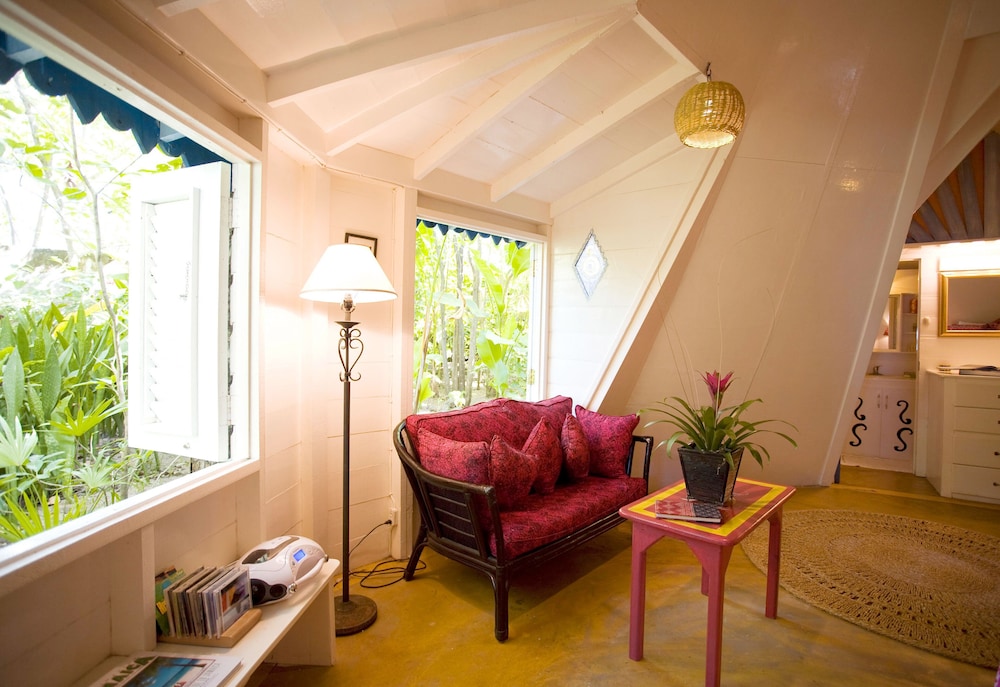 Deluxe Room, 1 Queen Bed (One Bedroom Garden View Cottage) photo 2