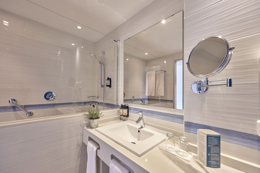 Standard Double Room, Balcony, Partial Sea View