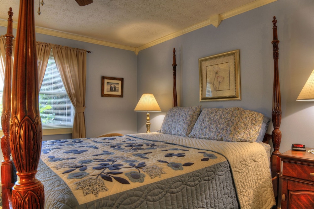 Room, Private Bathroom (Blue Room) photo 2