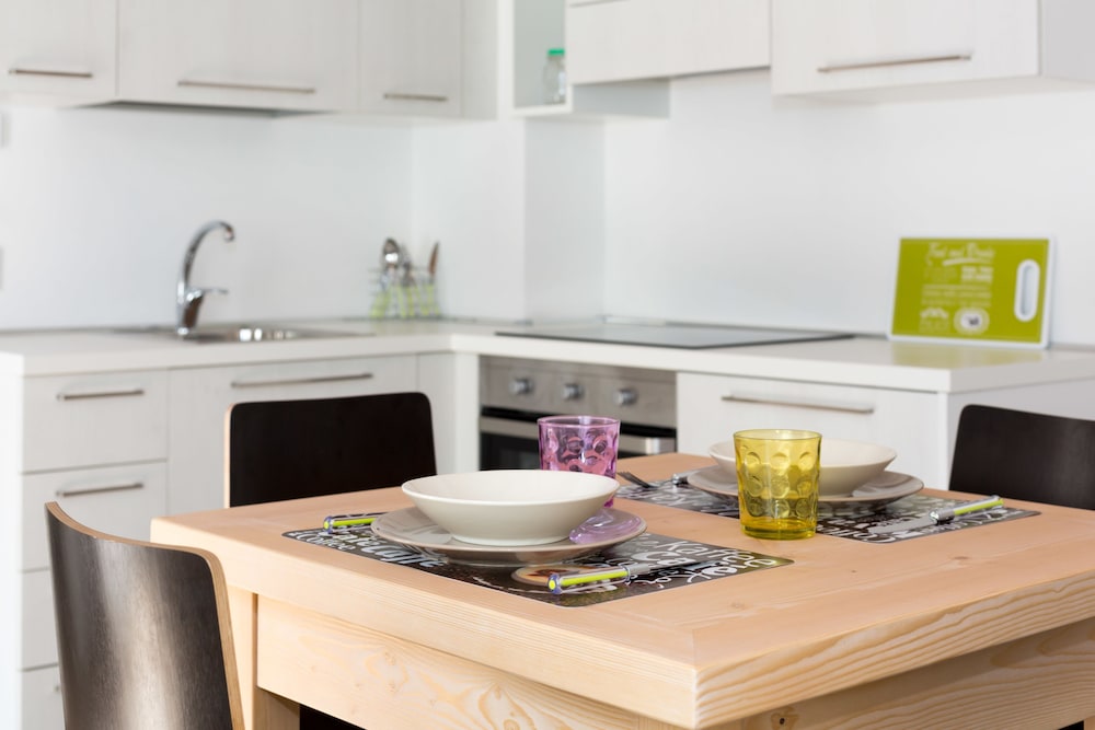 Deluxe Apartment, 2 Bedrooms, Kitchenette, Garden View photo 3