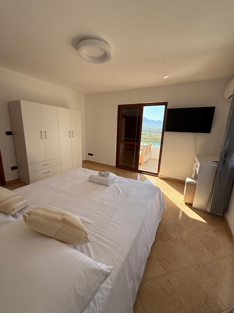 Double Room, Balcony, City View photo 1