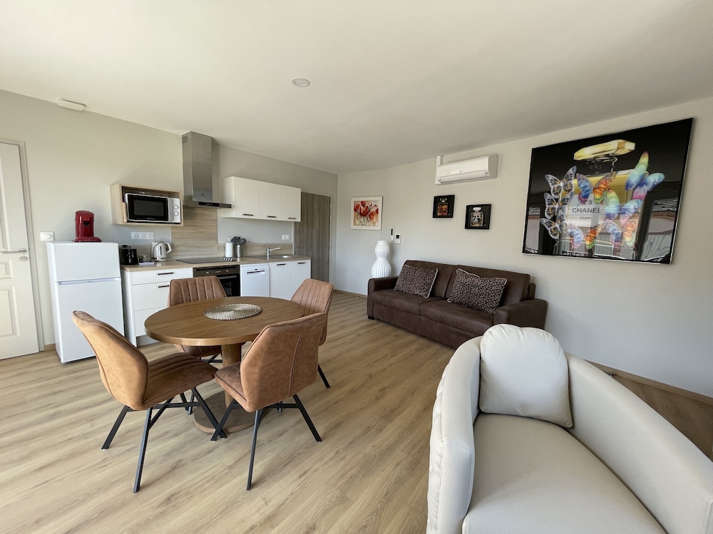 Deluxe Apartment (Coco Chanel) photo 3