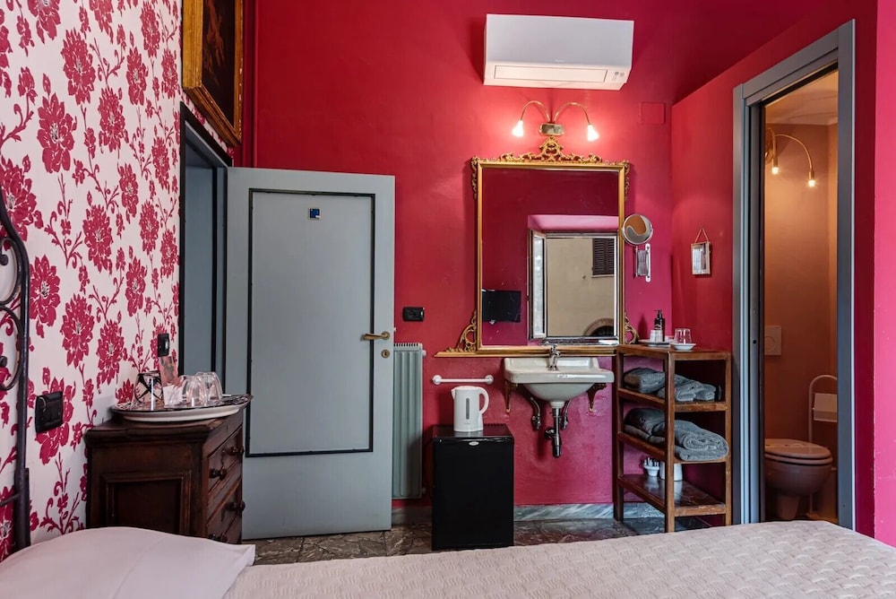 Standard Double Room photo 3