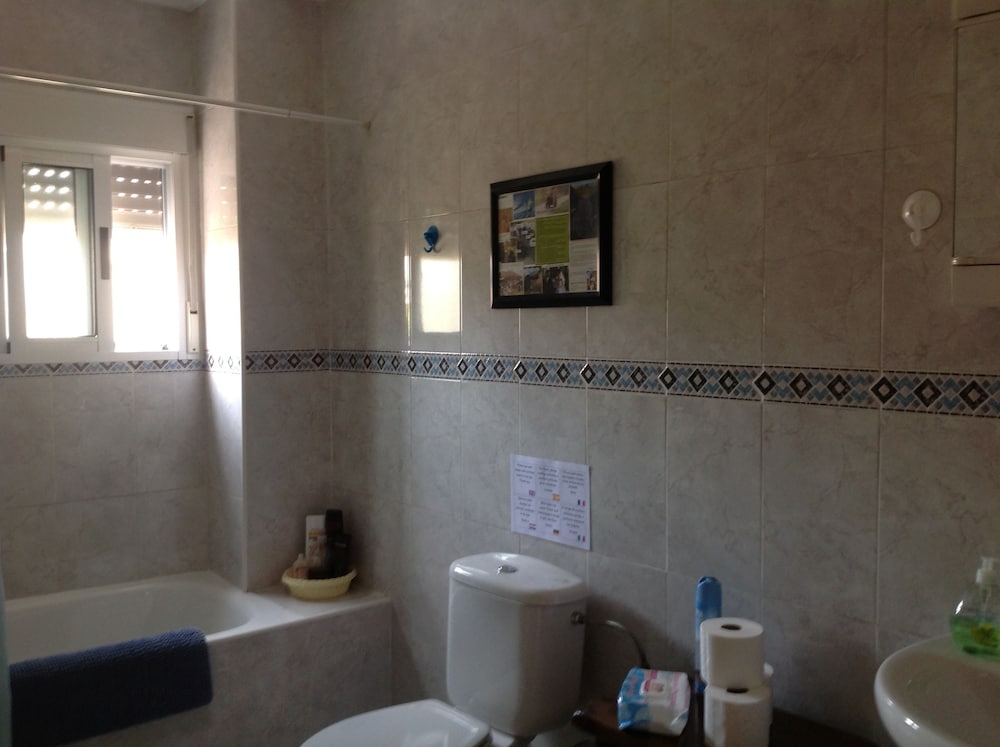 Classic Twin Room, Shared Bathroom photo 3